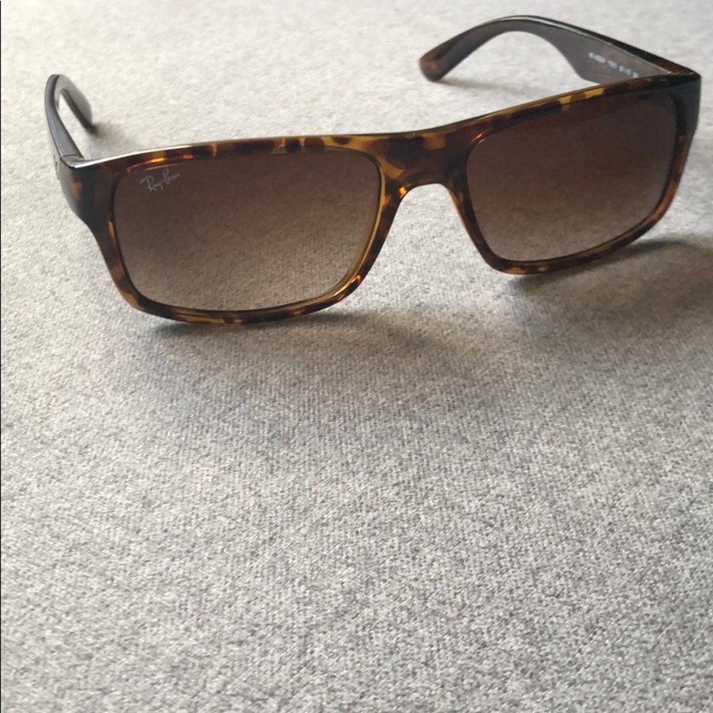 Ray Ban tortoise/brown sunglasses; authentic
